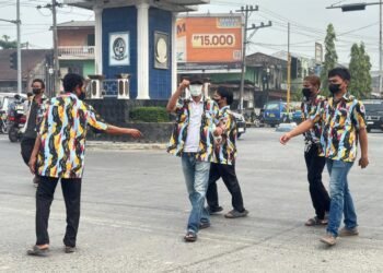 Antisipasi Bencana Kabut Asap, DPC PKN Deli Serdang Bagikan Masker ke Masyarakat