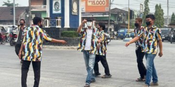 Antisipasi Bencana Kabut Asap, DPC PKN Deli Serdang Bagikan Masker ke Masyarakat