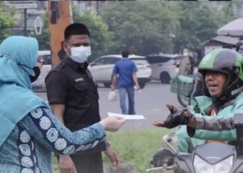 Tingkatkan Kewaspadaan Hadapi Kabut Asap, RSU Haji Bagikan Masker Kepada Masyarakat