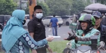 Tingkatkan Kewaspadaan Hadapi Kabut Asap, RSU Haji Bagikan Masker Kepada Masyarakat