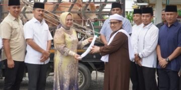 Plt. Bupati Langkat Tiorita Serahkan Bantuan Haul ke-103 Syekh Abdul Wahab Rokan