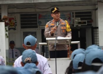 Inspektur Upacara di SMA Negeri 2 Kabanjahe, Kapolres Karo Motivasi Siswa Raih Cita-Cita