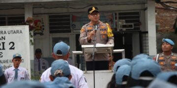 Inspektur Upacara di SMA Negeri 2 Kabanjahe, Kapolres Karo Motivasi Siswa Raih Cita-Cita