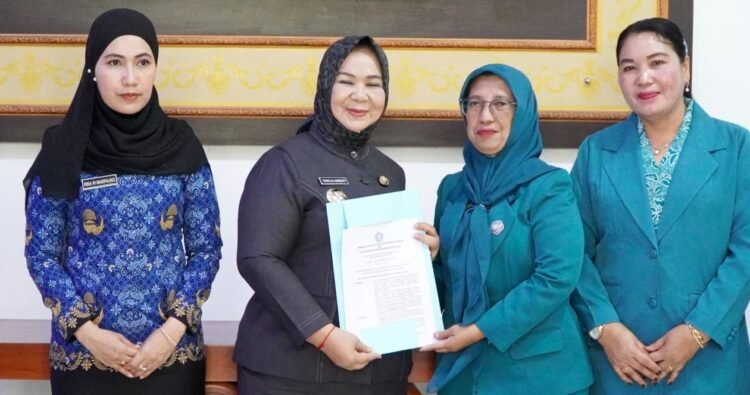 Tiorita Serahkan SK Plt. Ketua TP PKK Langkat, Dorong Penguatan Program Keluarga