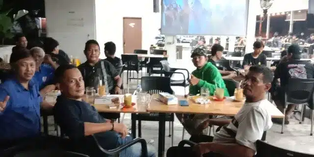 Serunya Nobar Prancis VS Spanyol di Cafe Agam, Bang Ilham Ajak Anak Muda Medan Tiru Kejayaan Legenda Bola 80-an