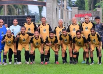 Pererat Silahturahmi, Kajati Aceh dan Kajari Medan Main Bola Kaki Bersama Tim Legend 