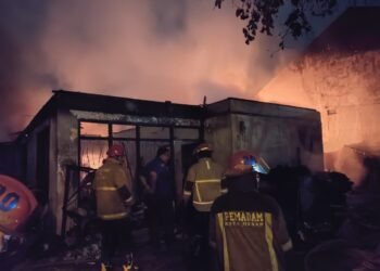 Tempat Penyimpanan Peralatan Dekorasi Pesta di Medan Johor Terbakar