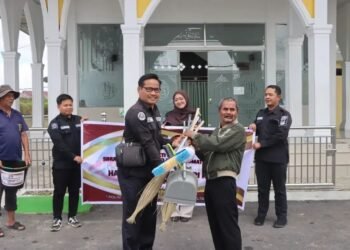 Jelang Hari Jadi Humas Polri ke-75, Si Humas Polres Karo Gelar Bakti Sosial di Masjid Husnul Khotimah