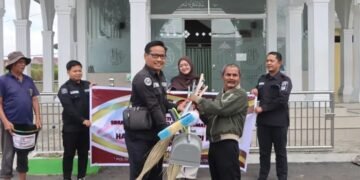 Jelang Hari Jadi Humas Polri ke-75, Si Humas Polres Karo Gelar Bakti Sosial di Masjid Husnul Khotimah