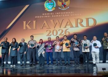 Komitmen Keterbukaan Informasi, Rico Waas Raih Penghargaan Achievement Person KI Sumut Award 2026