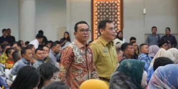 Dukung Pemko Medan Raih Predikat Informatif, Kadis Kominfo Arrahmaan Pane Terima Penghargaan KI Sumut